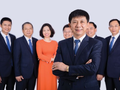 Ông Bùi Xuân Thu và dàn lãnh đạo Tổng công ty PTI.