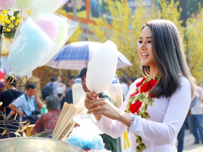 Thiếu nữ Sài Gòn đón xuân cùng tà áo dài truyền thống