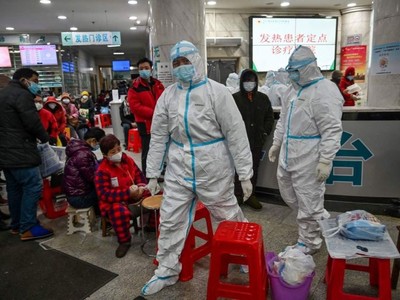 Quang cảnh tại một trung tâm y tế ở Vũ Hán, Trung Quốc (Ảnh: AFP).