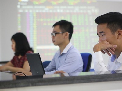 Giao dịch chứng khoán suy cho cùng là sự cân nhắc đánh đổi giữa rủi ro và lợi nhuận.