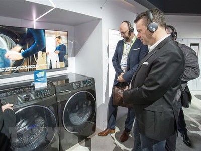 Máy sấy quần áo của Samsung được trưng bày tại Triển lãm điện tử tiêu dùng (CES) ở Las Vegas, Mỹ, tháng 1/2019. (Nguồn: Yonhap/TTXVN).