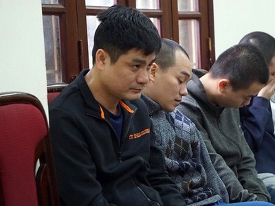 Phí Văn Huấn (trái) được xác định là kẻ cầm đầu đường dây đánh bạc. Ảnh: N.H.