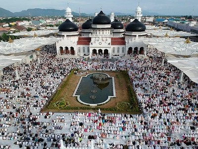 Nhà thờ Hồi giáo Baiturrahman tại thành phố  Banda Aceh 
