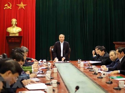 Chủ tịch UBND tỉnh Vĩnh Phúc Nguyễn Văn Trì làm việc với lãnh đạo UBND thành phố Phúc Yên. (Ảnh: Hoàng Hùng/TTXVN).