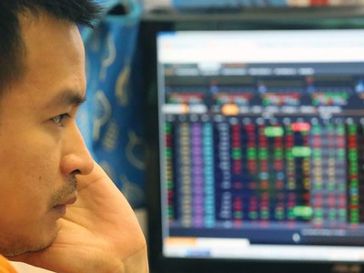 Thị trường dò đáy, tìm vận may với chứng quyền