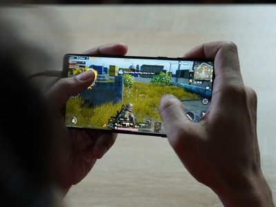 Các hình thức giải trí trực tuyến và game online đang hưởng lợi nhiều trong bối cảnh dịch Covid-19 diễn biến phức tạp. Ảnh: Shutterstock.