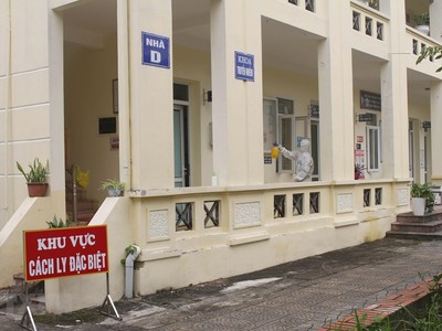 Khu vực cách ly tại Trung tâm Y tế huyện Hoa Lư, tỉnh Ninh Bình. (Ảnh: Thùy Dung/TTXVN).