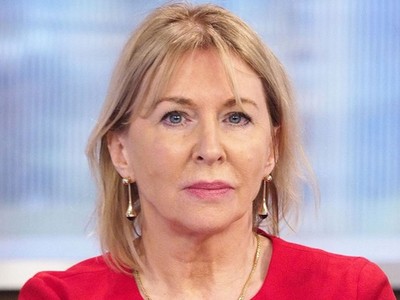 Quan chức y tế cấp cao của Anh dương tính với Covid-19