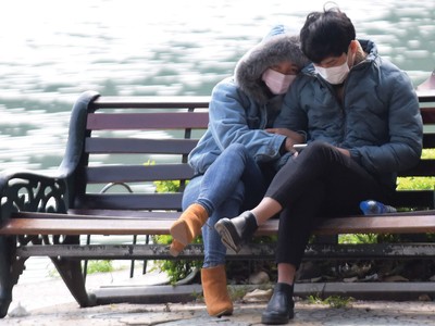 Dịch bệnh diễn biến bất ngờ giúp bảo hiểm Corona bán chạy