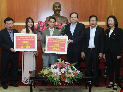 Vợ chồng doanh nhân Lê Văn Kiểm ủng hộ 20 tỷ đồng phòng chống dịch Covid-19 và hạn mặn ở Đồng bằng sông Cửu Long