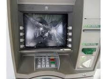 Không rút được tiền, Tuấn bực mình đập vỡ màn hình cây ATM (ảnh minh họa).