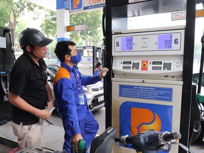 Giá xăng, dầu tiếp tục giảm