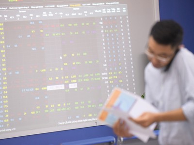 Nhiều nhóm cổ phiếu bật tăng, đón đầu “mở cửa” nền kinh tế