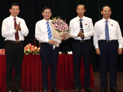 Lãnh đạo tỉnh Bà Rịa Vũng Tàu chúc mừng đồng chí Lê Ngọc Khánh.