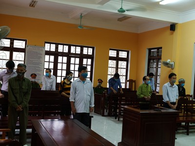 Các bị cáo tại tòa.