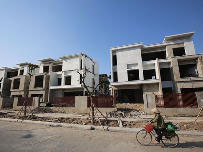 Có những doanh nghiệp có tiến độ bán hàng tốt, thu được dòng tiền, nhưng dự án chưa bàn giao nên chưa thể ghi nhận doanh thu, lợi nhuận.