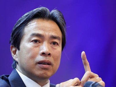 Ông Du Wei trong một cuộc họp báo ở Kiev, Ukraine tháng 8 năm ngoái (Ảnh: Reuters).