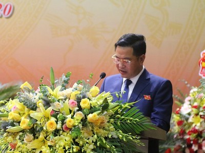 Ông Nguyễn Trung Triều - Bí thư Huyện ủy Bát Xát phát biểu tại Đại hội.