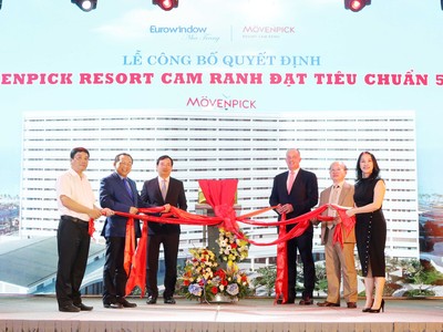 Công ty Cổ phần Eurowindow Holding tổ chức đón nhận danh hiệu 5 sao cho hai khách sạn vào chiều 23/5.