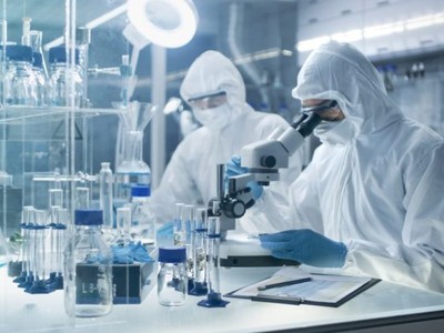 Các nhà khoa học Nga tự dùng cơ thể mình để thử vắc-xin họ điều chế ra (Ảnh minh họa: GMP News).