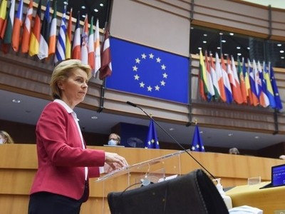 Chủ tịch Ủy ban Châu Âu Ursula von der Leyen nói về gói 750 tỷ euro tại Nghị viện châu Âu ở Brussels hôm 27/5. Ảnh: EC - Audiovisual Service.