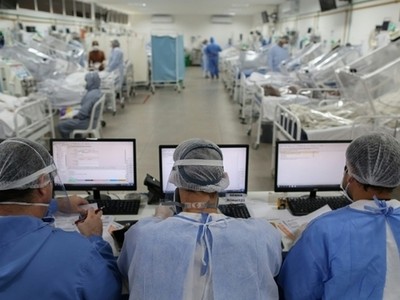 Phòng chăm sóc tích cực bệnh nhân Covid-19 tại bệnh viện ở Manaus, Brazil, ngày 20/5. Ảnh:Reuters.