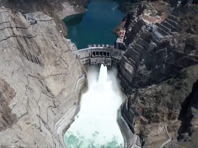 Đập hình vòm loại 300 m mỏng nhất thế giới