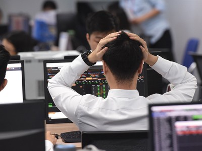 Cổ phiếu nóng lộ nguy cơ bỏng tay