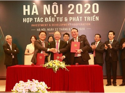 Đại diện Tp Hà Nội và Tập đoàn Tân Hoàng Minh ký kết biên bản ghi nhớ cam kết đầu tư dự án Thành phố vệ tinh thông minh Xuân Mai Smart City .