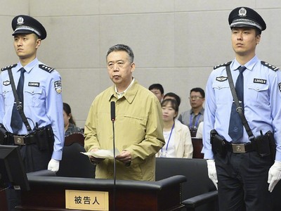 Ông Mạnh Hoành Vĩ tại một phiên tòa ở Trung Quốc (Ảnh: SCMP).