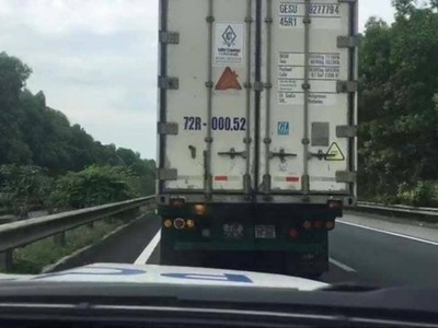 Tài xế bị phạt 2,5 triệu đồng vì không nhường đường cho xe ưu tiên