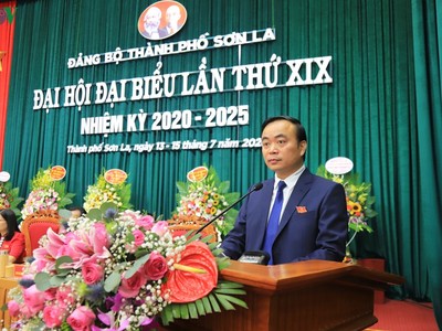 Bí thư Thành ủy TP Sơn La - Hà Trung Chiến. 