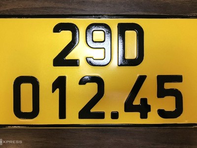 Mẫu biển màu vàng cho xe đăng ký kinh doanh từ ngày 1/8. Ảnh: Cục CSGT cung cấp.