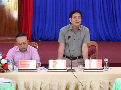Ông Nguyễn Hồng Linh (đứng).