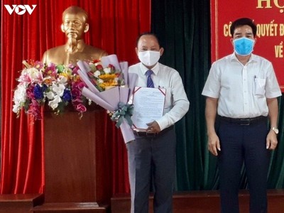 Ông Vũ Văn Thẩm nhận Quyết định làm Bí thư Huyện ủy Phú Ninh.