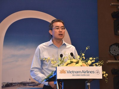 Ông Đặng Ngọc Hòa phát biểu tại một hội nghị của Vietnam Airlines.