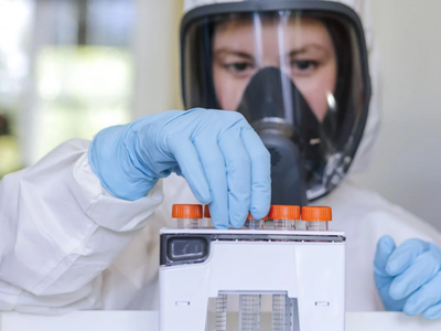 Các nhà nghiên cứu đang nỗ lực phát triển vắc xin Covid-19. (Ảnh minh họa: Reuters).