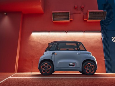 Mẫu xe điện mini dành riêng cho các bạn trẻ không cần bằng lái xe tại Pháp