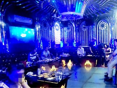 Cơ sở kinh doanh karaoke Dubai bất chấp lệnh cấm vẫn mở cửa hoạt động giữa mùa dịch.