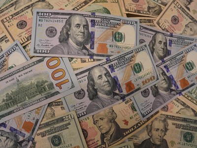 Đồng USD tại một ngân hàng ở Washington, DC. (Ảnh: THX/TTXVN).