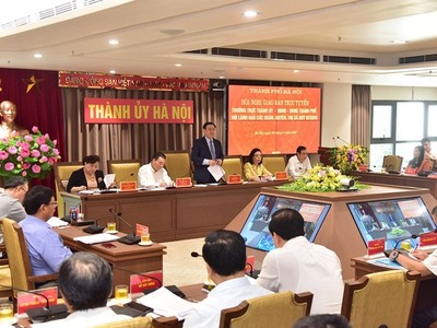 Bí thư Thành ủy Hà Nội Vương Đình Huệ phát biểu chỉ đạo tại hội nghị.