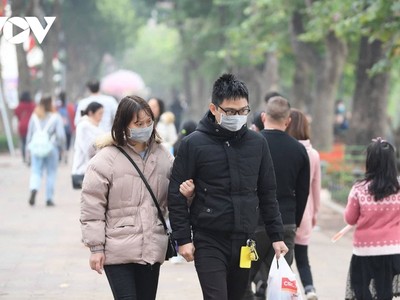 Người dân ra khỏi nhà bắt buộc phải đeo khẩu trang để phòng, chống dịch bệnh Covid-19.