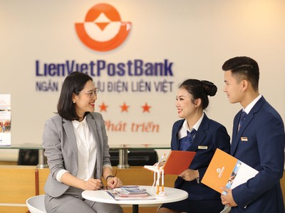Cổ phiếu của Ngân hàng LienVietPostBank đã tăng tới 95% so với hồi đầu năm 2020. Ảnh: Dũng Minh