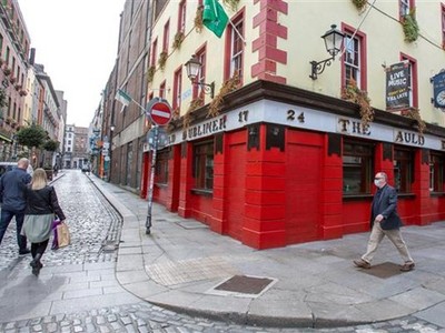 Các cửa hàng đóng cửa do dịch COVID-19 tại Dublin, Ireland ngày 18/9/2020. (Nguồn: AFP/TTXVN).