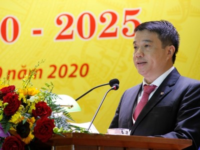 Ông Y Thanh Hà Niê Kđăm - Bí thư Đảng ủy Khối Doanh nghiệp Trung ương phát biểu bế mạc đại hội.