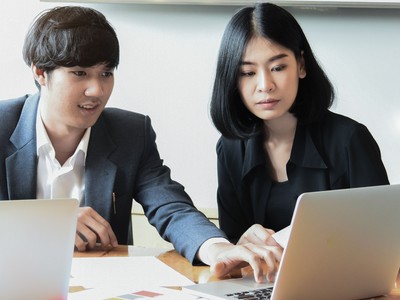 Không ít người đang loay hoay chọn lựa kênh đầu tư có thể sinh lời. Ảnh: Shutterstock.