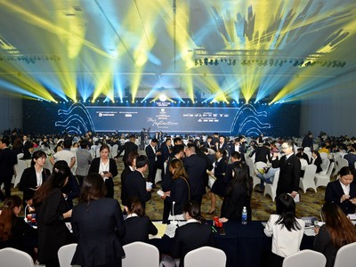 Hàng nghìn khách hàng dự sự kiện giới thiệu dự án The Aston Luxury Residence.