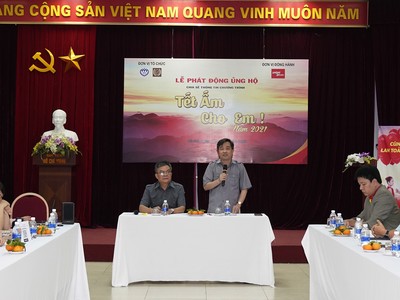 Đại diện Hội Bảo vệ quyền trẻ em phát động chương trình “Tết ấm cho em” 2021.