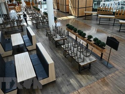 Một nhà hàng đóng cửa do dịch COVID-19 tại Munich, Đức. (Ảnh: AFP/TTXVN).