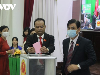 Các đại biểu bầu Phó Chủ tịch HĐND và UBND thành phố Cần Thơ.